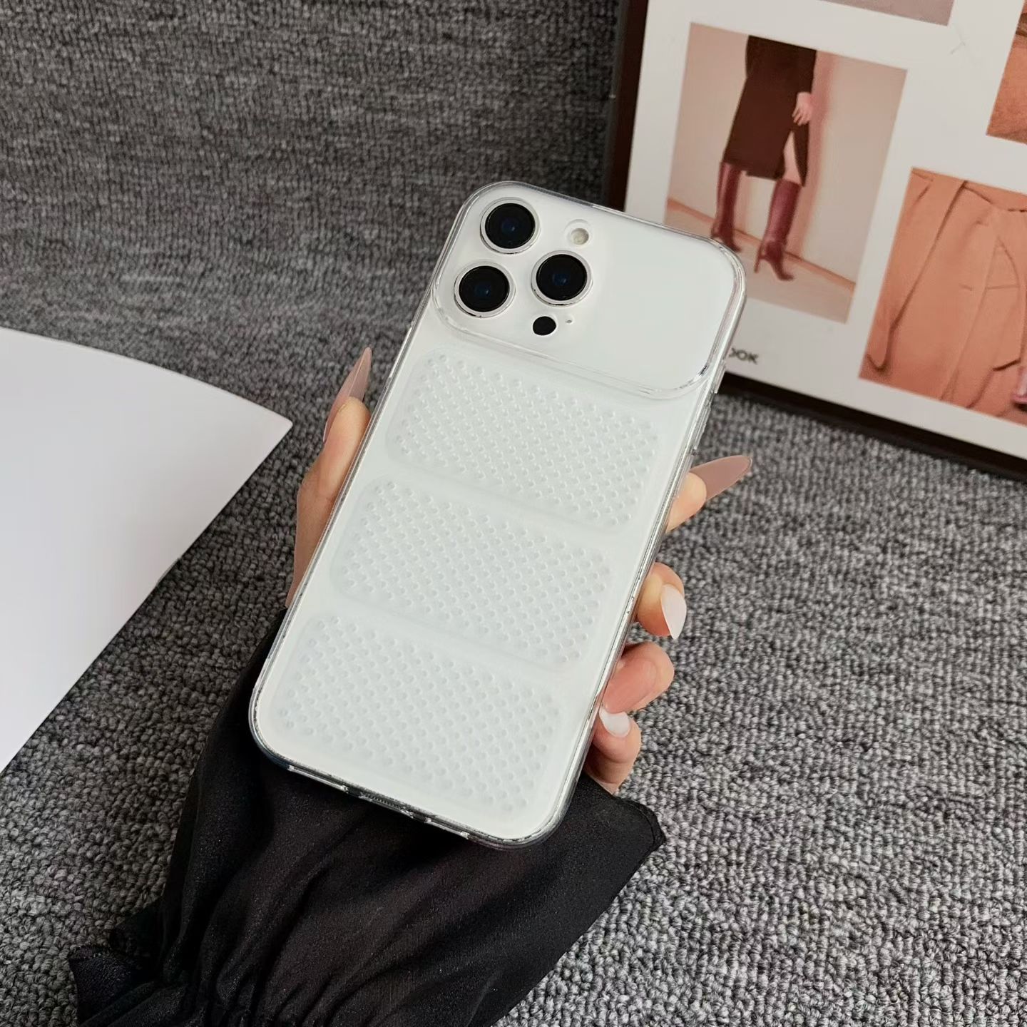 Heat Dissipation Mesh Breathable Case - เคสโทรศัพท์สีสันสดใสแบบบางพิเศษ ระบายความร้อนได้ดี สำหรับ iPhone 15 16